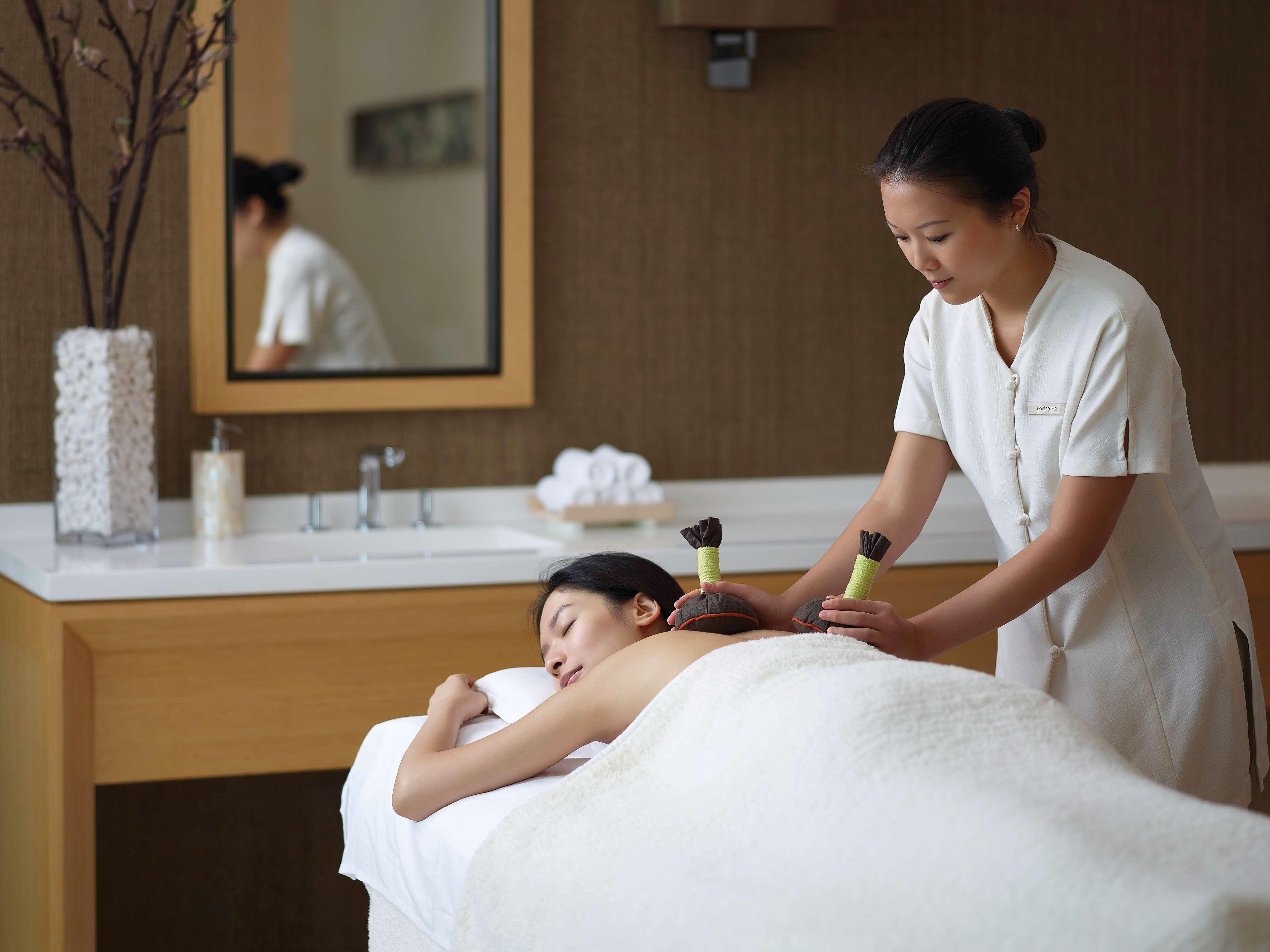 Hyatt Regency Hong Kong, Sha Tin Station touristique